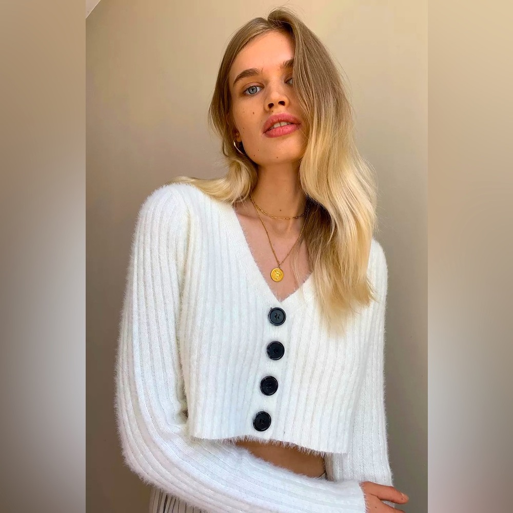 UO Rochelle Fuzzy White Cropped Cardigan